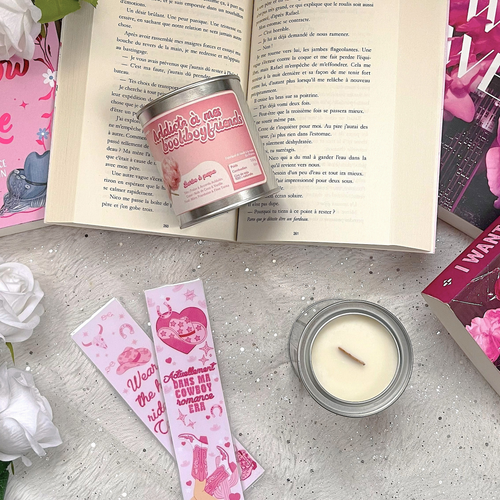 Bougie "Addicte à mes bookboyfriends" - Barbe à papa